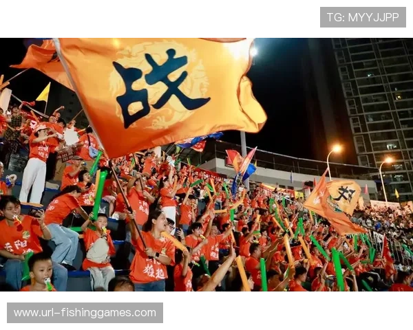 球迷看台掀起人浪为球队逆境中加油助威