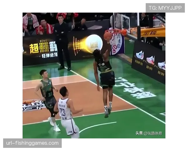 【2026年4月CBA联赛阶段性复盘·赛中·花絮赛场瞬间:张镇麟隔扣后向主场球迷示意保持安静,引发热议 【2026年4月CBA联赛阶段性复盘·赛中·花絮赛场瞬间:张镇麟隔扣后向主场球迷示意保持安静,引发热议